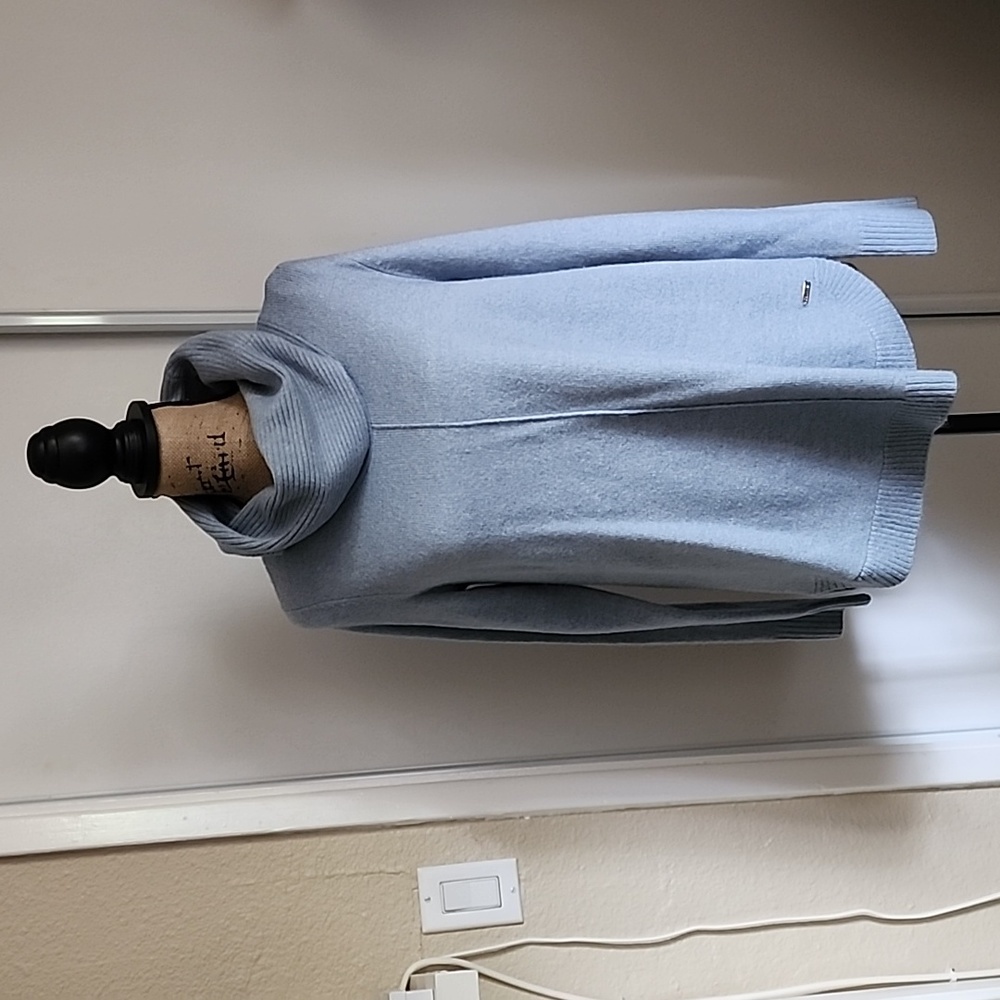 Calling Klein turtle kneck sweater